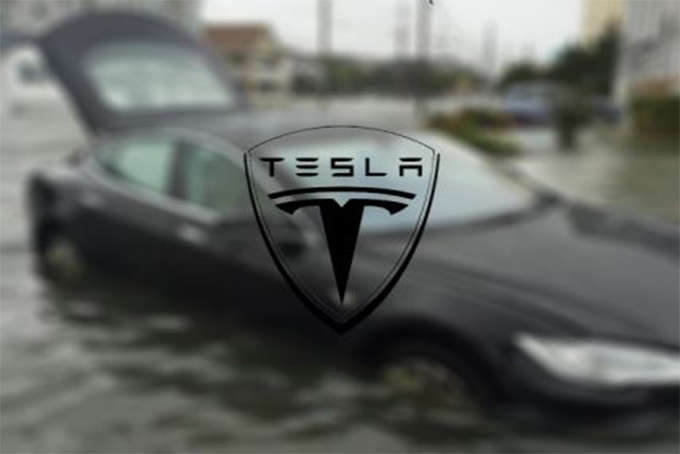 Tesla Model S yüzebiliyor mu ? (Video)